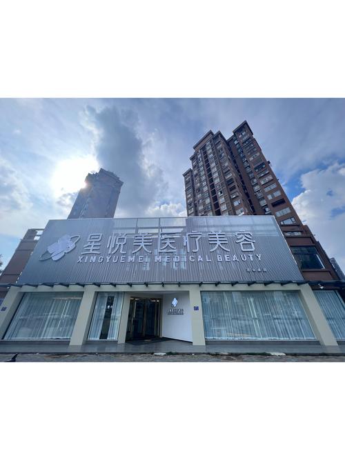 如何有效去除美容院推车上的油污